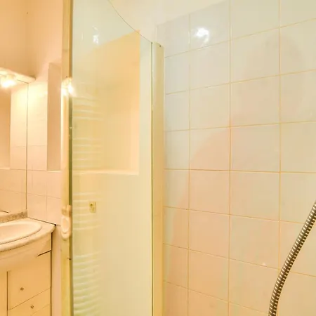 Maison En Pierre Avec Piscine Et Terrasse Pour 6 Holiday home *