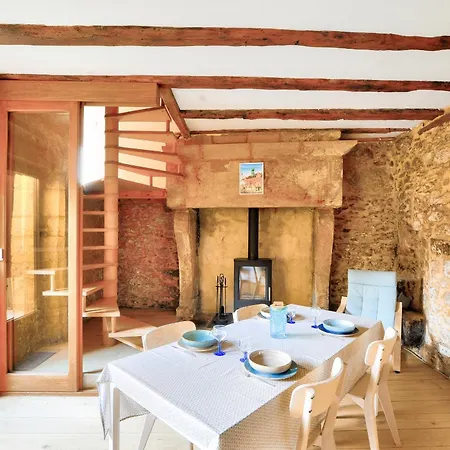 Maison En Pierre Avec Piscine Et Terrasse Pour 6 Holiday home *