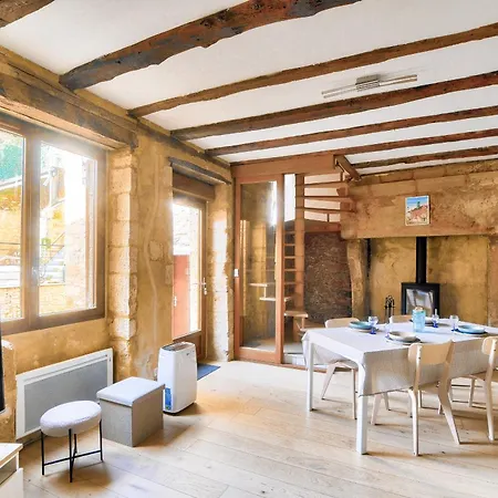 Holiday home Maison En Pierre Avec Piscine Et Terrasse Pour 6 Montignac-Lascaux
